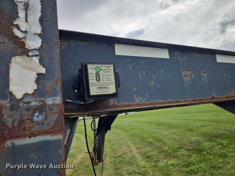 image for item EB8256 2000 Hillsboro Industries 300 equipment trailer