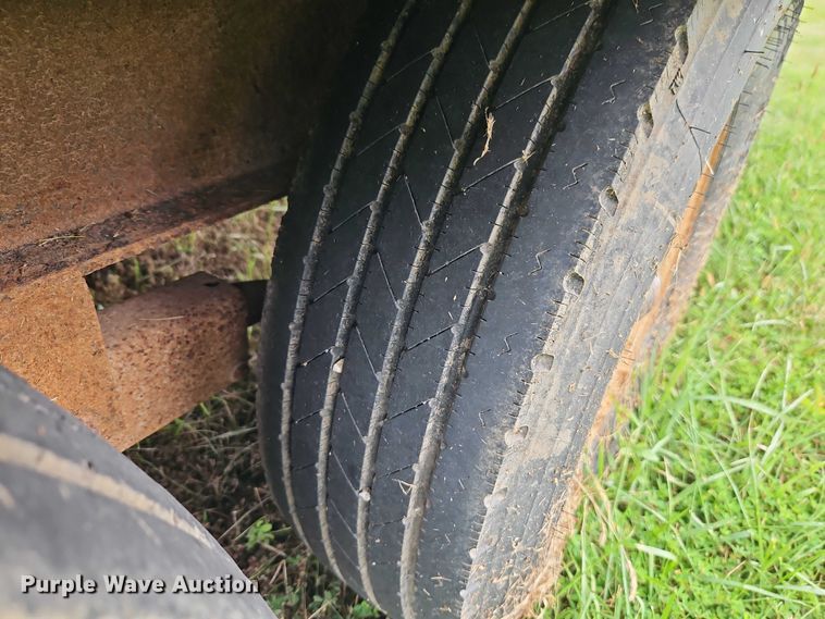 image for item EB8256 2000 Hillsboro Industries 300 equipment trailer