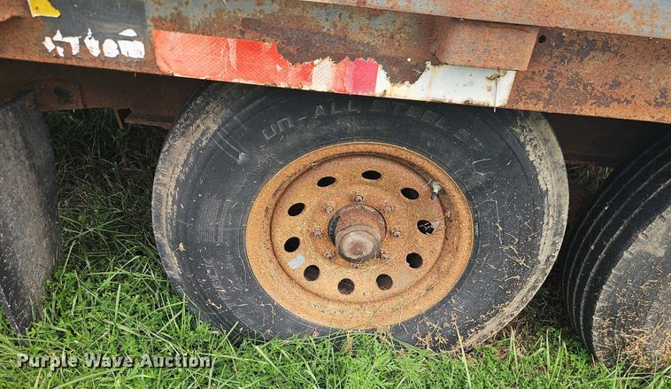 image for item EB8256 2000 Hillsboro Industries 300 equipment trailer