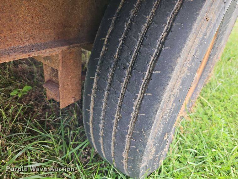 image for item EB8256 2000 Hillsboro Industries 300 equipment trailer