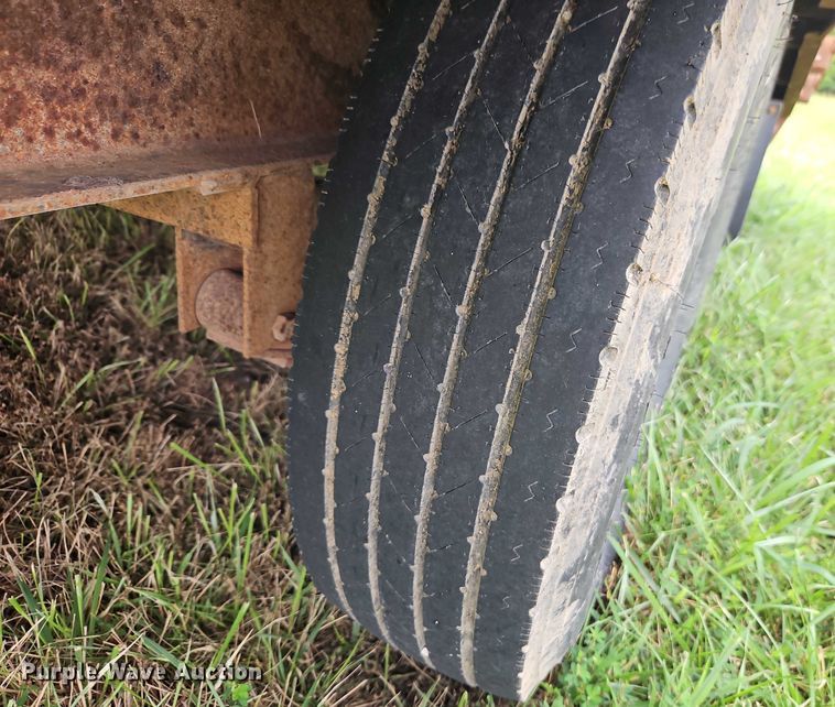 image for item EB8256 2000 Hillsboro Industries 300 equipment trailer