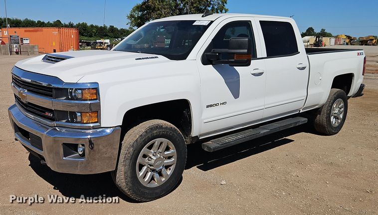 image for item EB8266 2017 Chevrolet Silverado 2500HD Crew Cab pickup truck