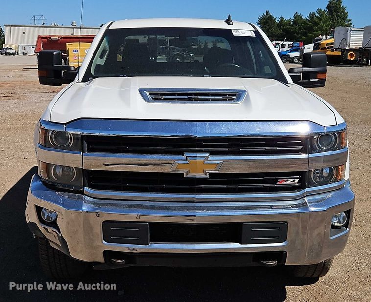 image for item EB8266 2017 Chevrolet Silverado 2500HD Crew Cab pickup truck