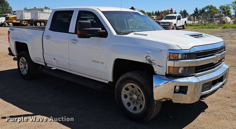 image for item EB8266 2017 Chevrolet Silverado 2500HD Crew Cab pickup truck