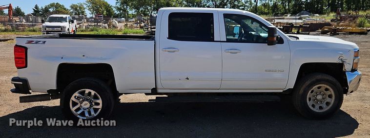 image for item EB8266 2017 Chevrolet Silverado 2500HD Crew Cab pickup truck