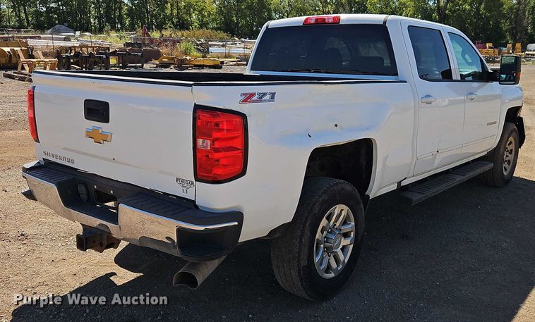 image for item EB8266 2017 Chevrolet Silverado 2500HD Crew Cab pickup truck