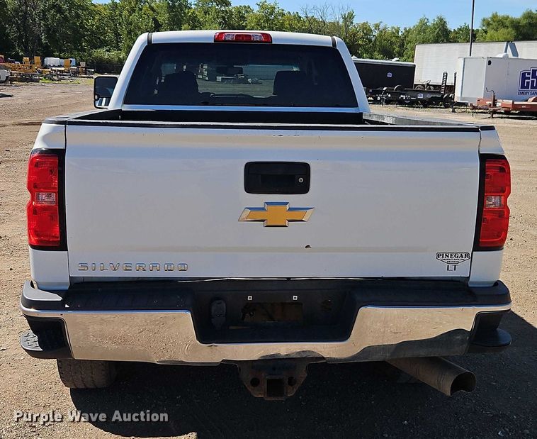 image for item EB8266 2017 Chevrolet Silverado 2500HD Crew Cab pickup truck