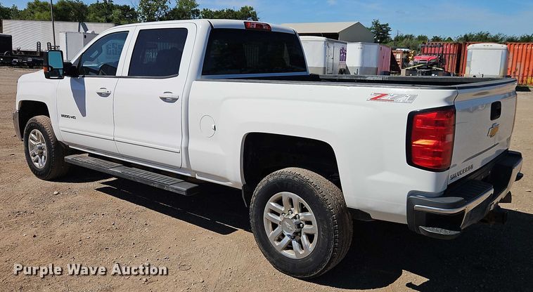 image for item EB8266 2017 Chevrolet Silverado 2500HD Crew Cab pickup truck