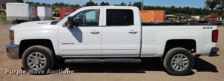 image for item EB8266 2017 Chevrolet Silverado 2500HD Crew Cab pickup truck