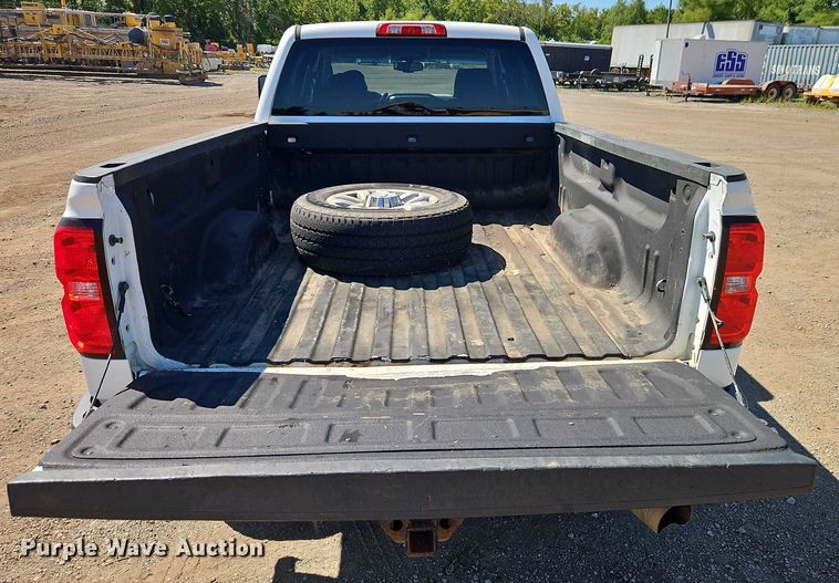 image for item EB8266 2017 Chevrolet Silverado 2500HD Crew Cab pickup truck