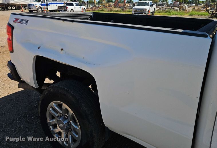 image for item EB8266 2017 Chevrolet Silverado 2500HD Crew Cab pickup truck