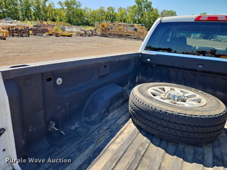 image for item EB8266 2017 Chevrolet Silverado 2500HD Crew Cab pickup truck