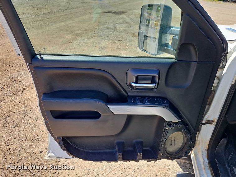 image for item EB8266 2017 Chevrolet Silverado 2500HD Crew Cab pickup truck