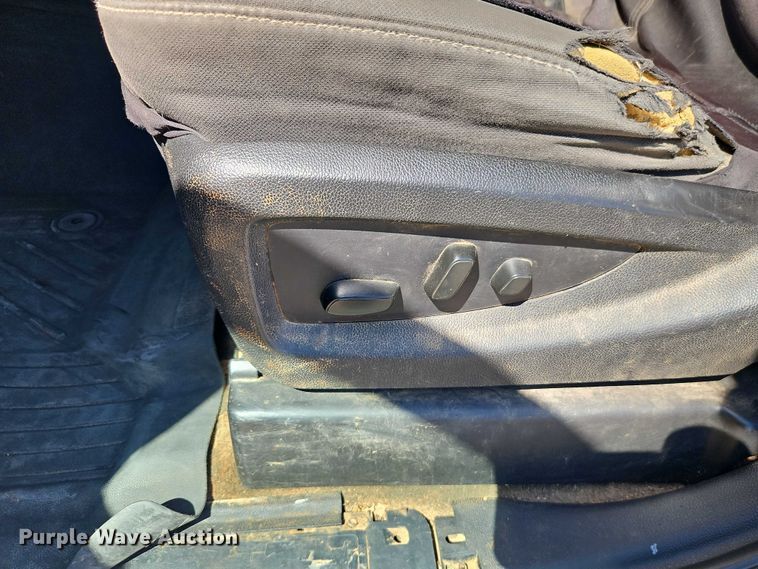 image for item EB8266 2017 Chevrolet Silverado 2500HD Crew Cab pickup truck