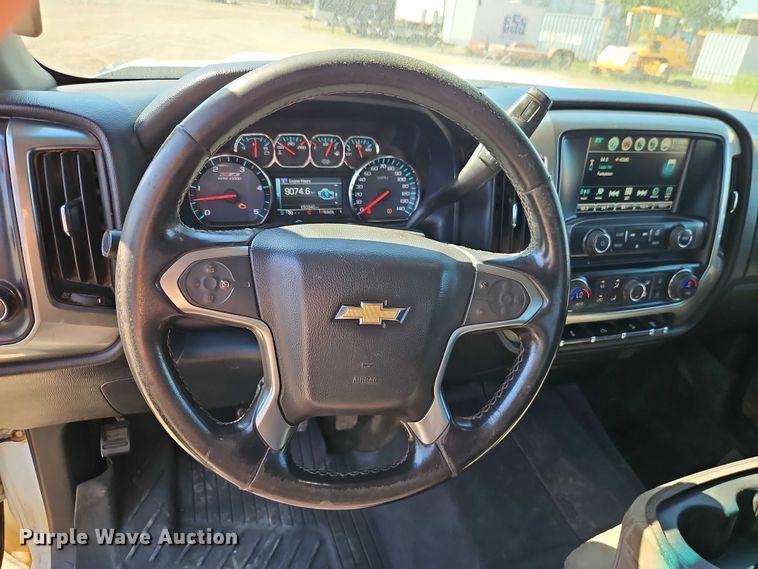 image for item EB8266 2017 Chevrolet Silverado 2500HD Crew Cab pickup truck