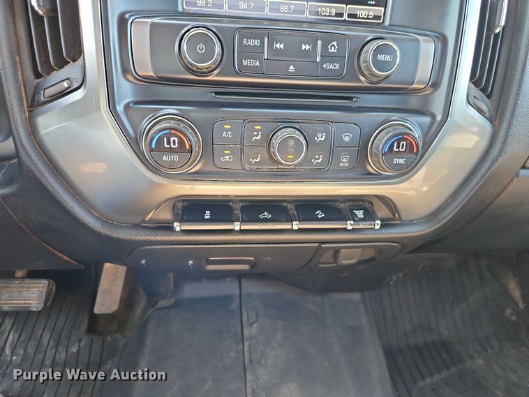 image for item EB8266 2017 Chevrolet Silverado 2500HD Crew Cab pickup truck