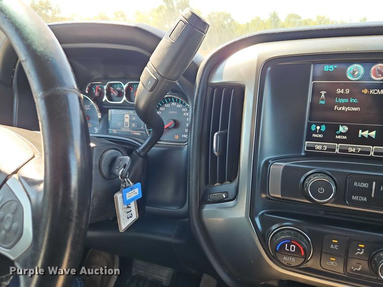 image for item EB8266 2017 Chevrolet Silverado 2500HD Crew Cab pickup truck