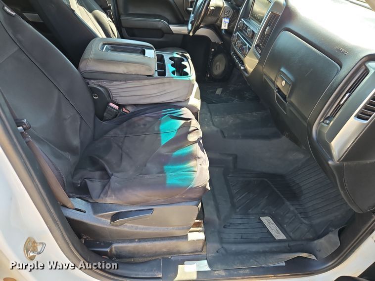 image for item EB8266 2017 Chevrolet Silverado 2500HD Crew Cab pickup truck