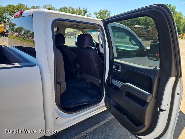 image for item EB8266 2017 Chevrolet Silverado 2500HD Crew Cab pickup truck