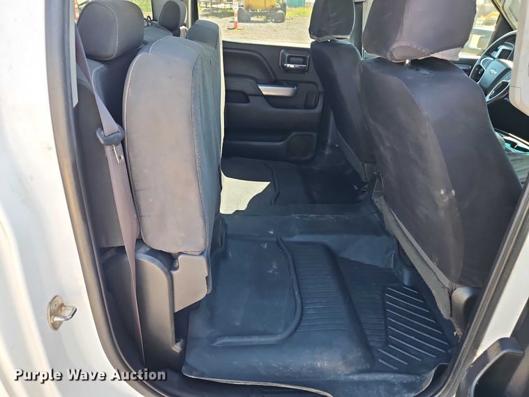 image for item EB8266 2017 Chevrolet Silverado 2500HD Crew Cab pickup truck