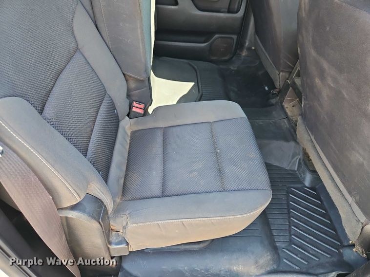 image for item EB8266 2017 Chevrolet Silverado 2500HD Crew Cab pickup truck