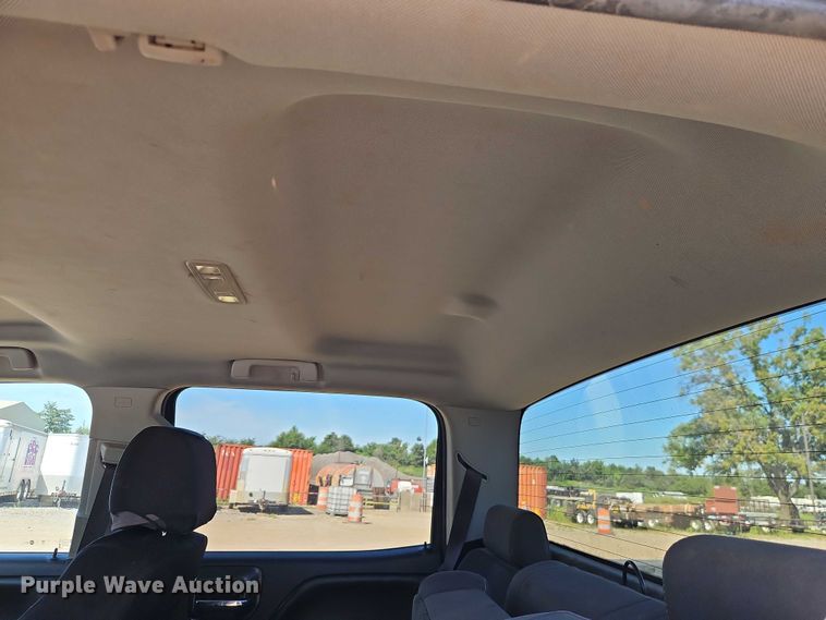 image for item EB8266 2017 Chevrolet Silverado 2500HD Crew Cab pickup truck