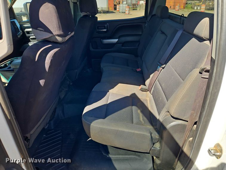 image for item EB8266 2017 Chevrolet Silverado 2500HD Crew Cab pickup truck