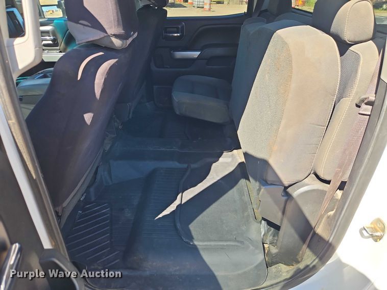 image for item EB8266 2017 Chevrolet Silverado 2500HD Crew Cab pickup truck