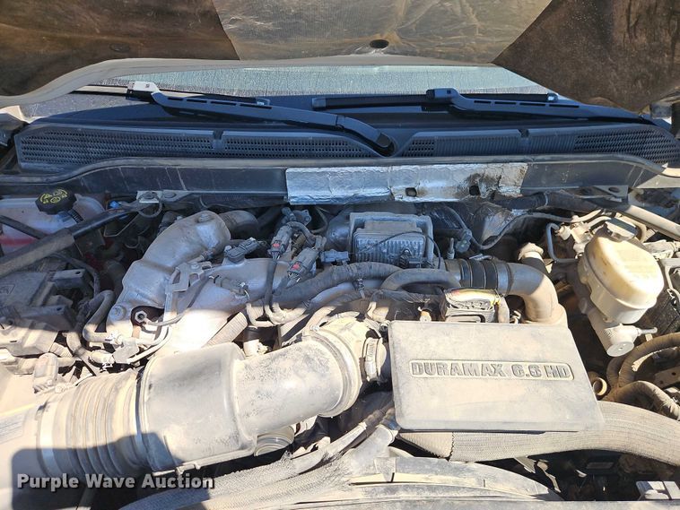 image for item EB8266 2017 Chevrolet Silverado 2500HD Crew Cab pickup truck