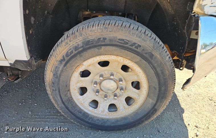 image for item EB8266 2017 Chevrolet Silverado 2500HD Crew Cab pickup truck