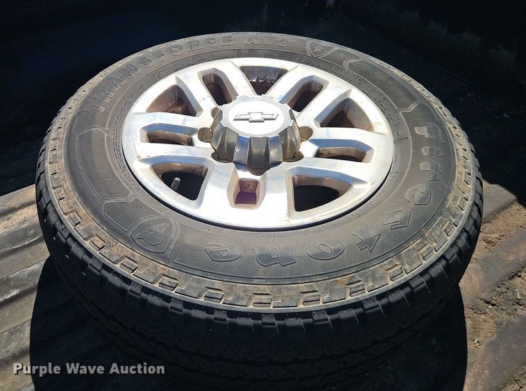 image for item EB8266 2017 Chevrolet Silverado 2500HD Crew Cab pickup truck