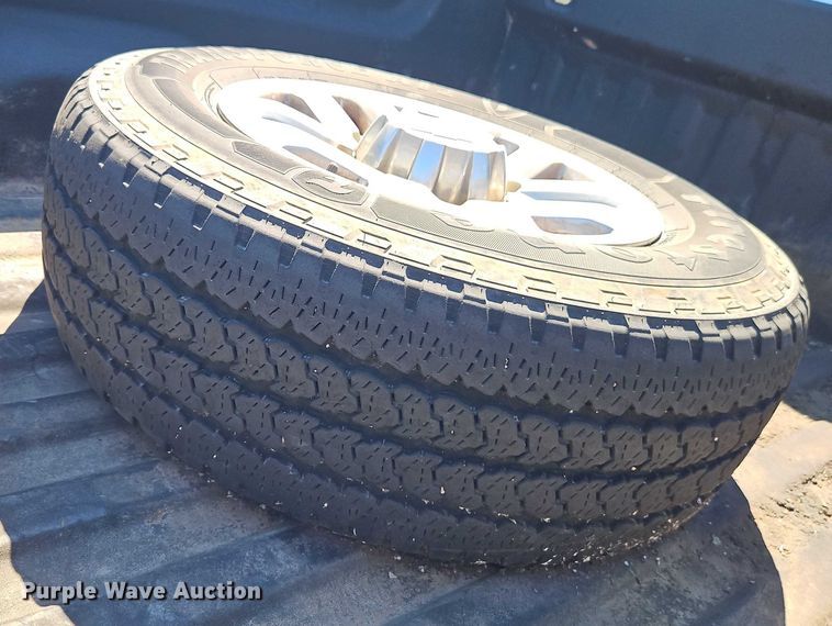 image for item EB8266 2017 Chevrolet Silverado 2500HD Crew Cab pickup truck