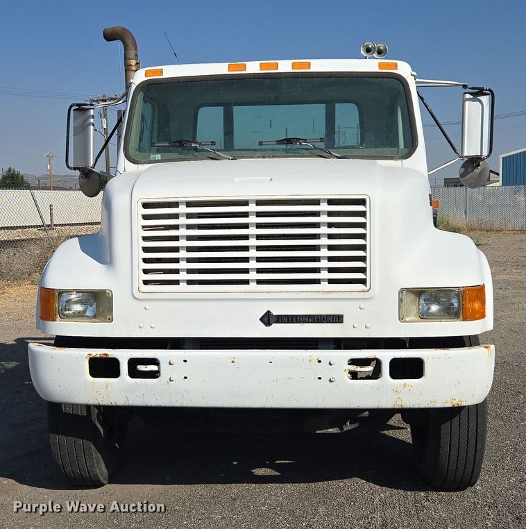 image for item EC1116 1995 International 4900 rollback truck