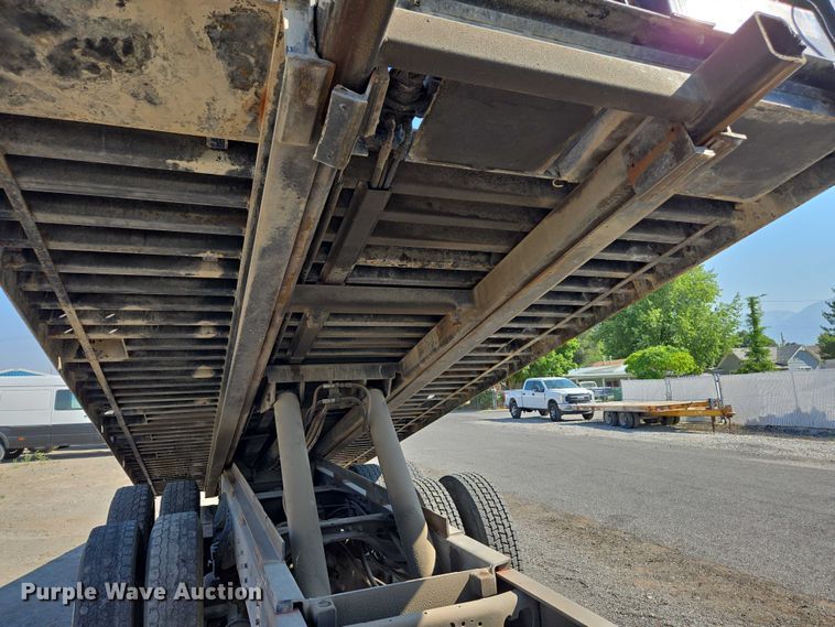 image for item EC1116 1995 International 4900 rollback truck