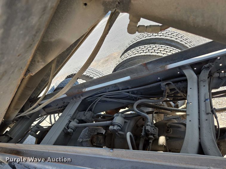 image for item EC1116 1995 International 4900 rollback truck