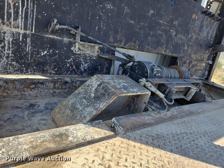 image for item EC1116 1995 International 4900 rollback truck