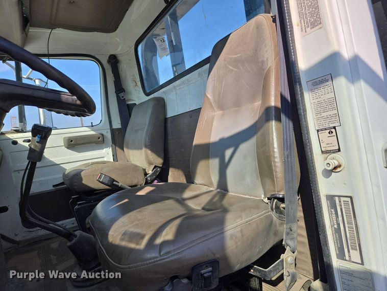 image for item EC1116 1995 International 4900 rollback truck