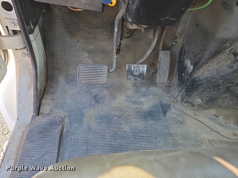 image for item EC1116 1995 International 4900 rollback truck