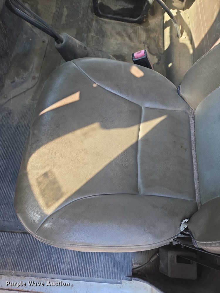 image for item EC1116 1995 International 4900 rollback truck