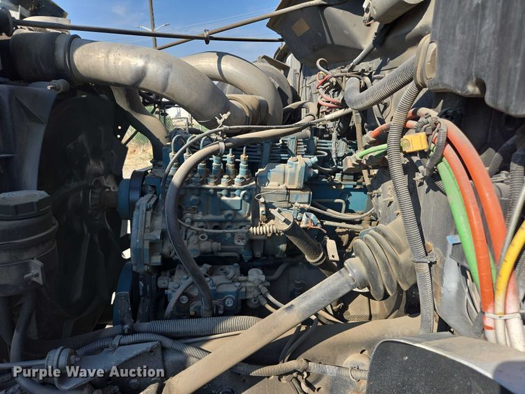 image for item EC1116 1995 International 4900 rollback truck