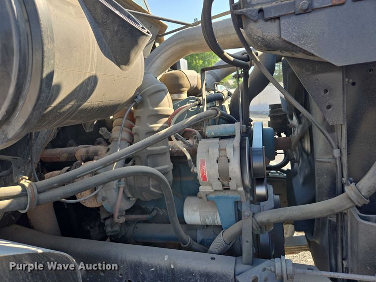 image for item EC1116 1995 International 4900 rollback truck