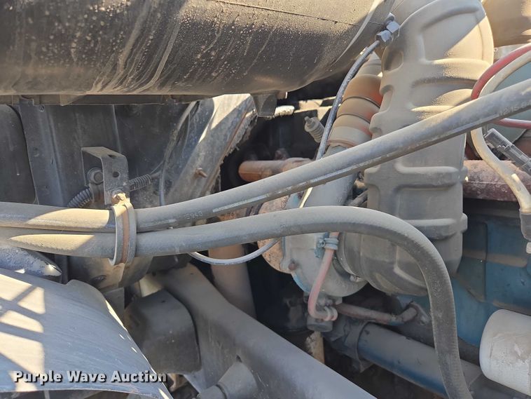 image for item EC1116 1995 International 4900 rollback truck