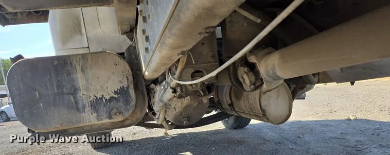 image for item EC1116 1995 International 4900 rollback truck