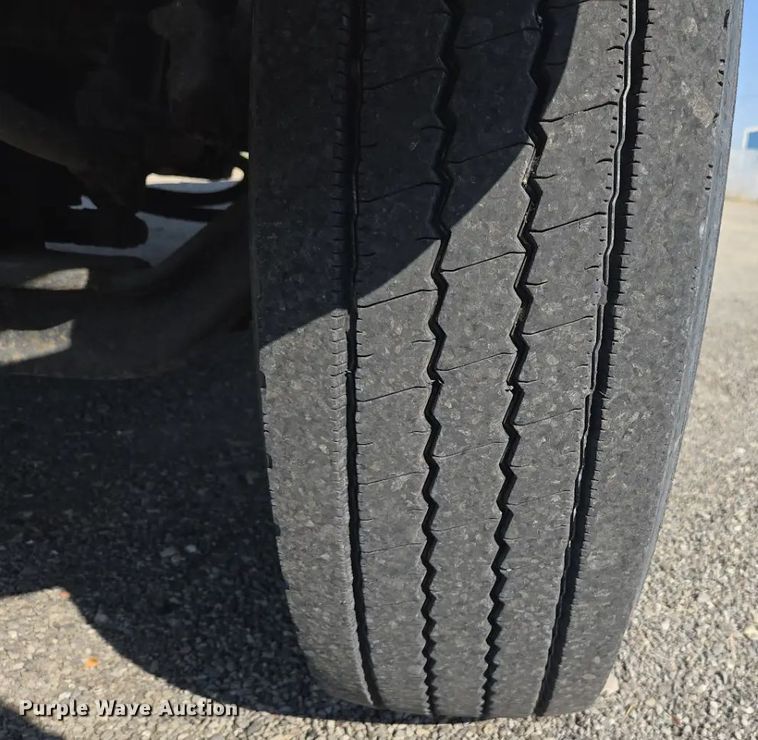 image for item EC1116 1995 International 4900 rollback truck