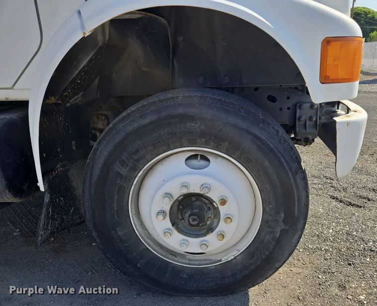 image for item EC1116 1995 International 4900 rollback truck