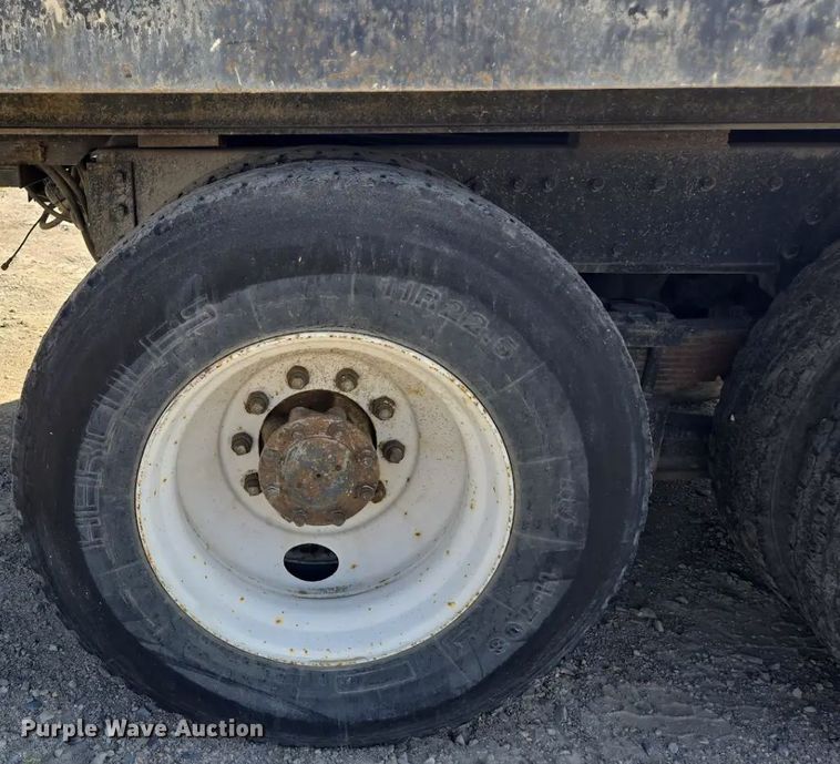 image for item EC1116 1995 International 4900 rollback truck