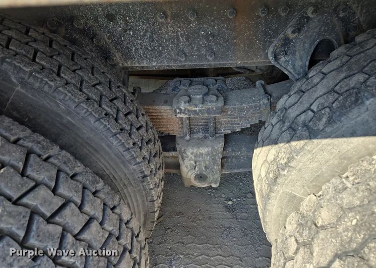 image for item EC1116 1995 International 4900 rollback truck