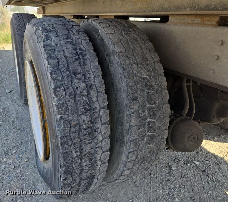 image for item EC1116 1995 International 4900 rollback truck