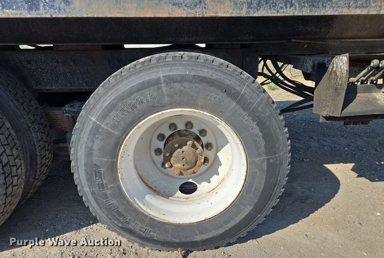 image for item EC1116 1995 International 4900 rollback truck