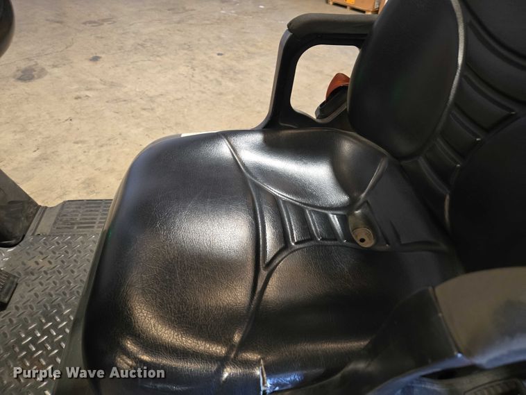 image for item EC1123 2017 UniCarriers CFS40 forklift